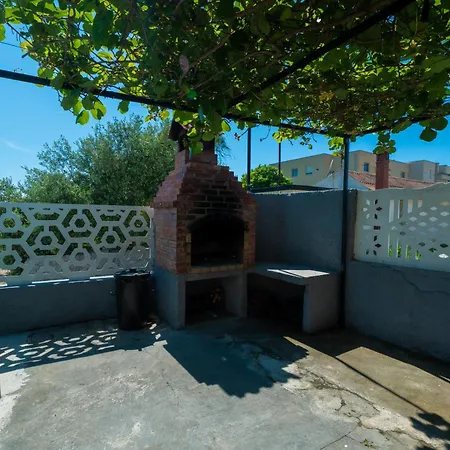 アパート Chiara プーラ